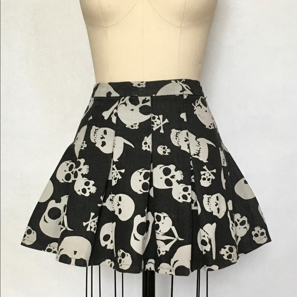 Skull skirt - Picture 3 of 3